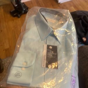 Light blue reg fit wrinkle free